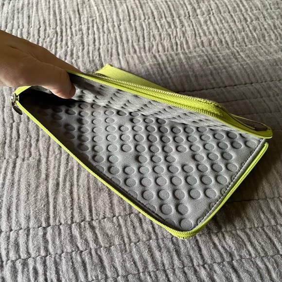 Amazon Kindle Fire 1st Generation 7” Screen Wifi Black Model DO1400 - Picture 10 of 11